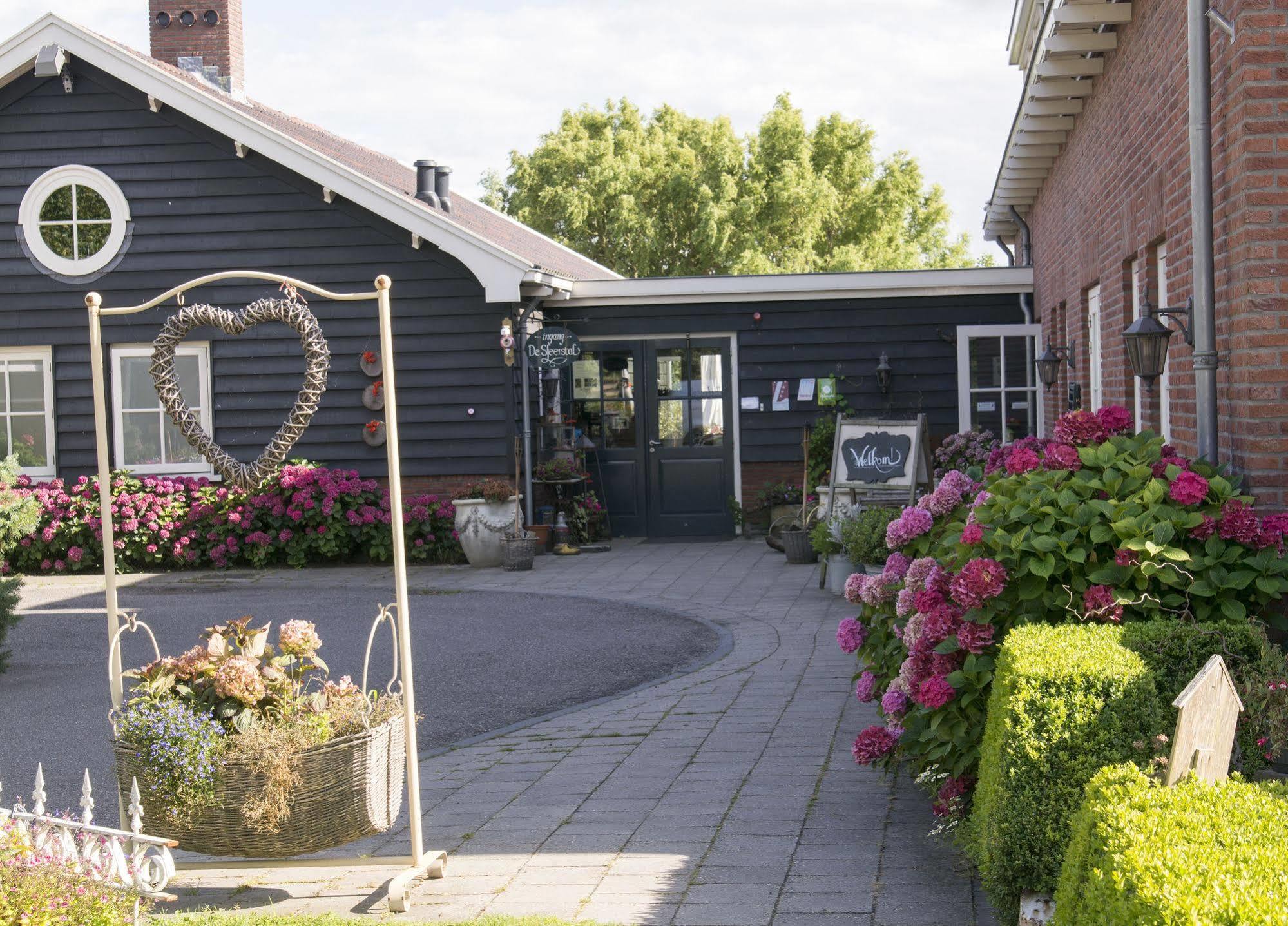 De Sfeerstal Hotel Nieuwveen Luaran gambar